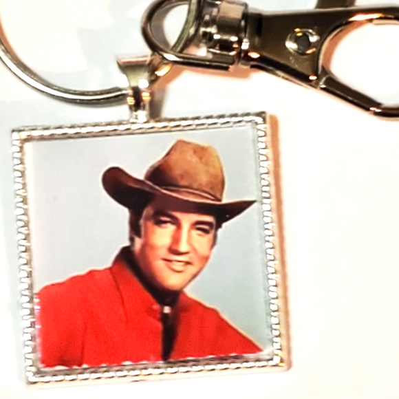 Elvis Presley choice of necklace or keyring - Picture 1 of 1